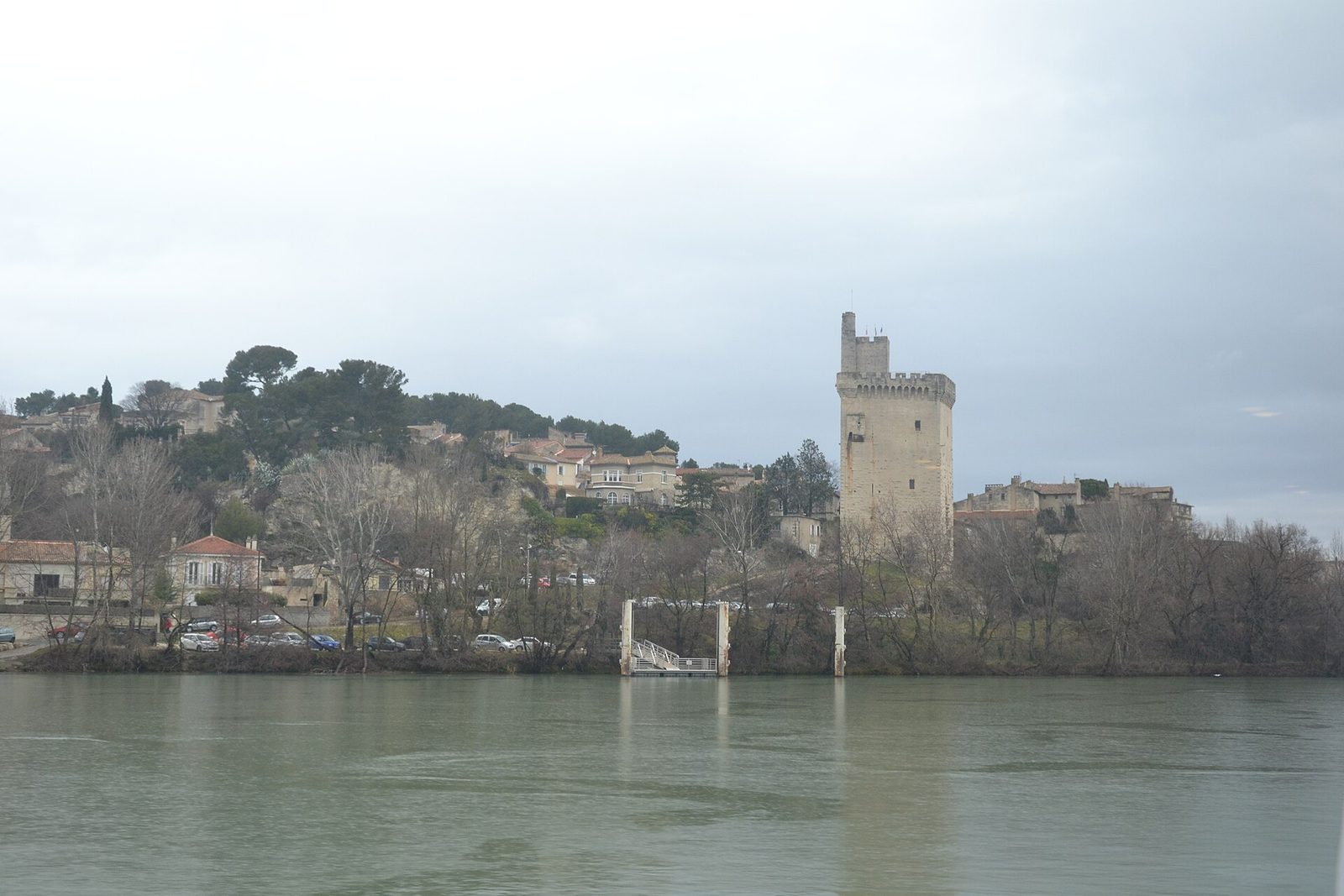 Tour Philippe le Bel à Villeneuve-lès-Avignon, vue sur le Rhône et Avignon au loin